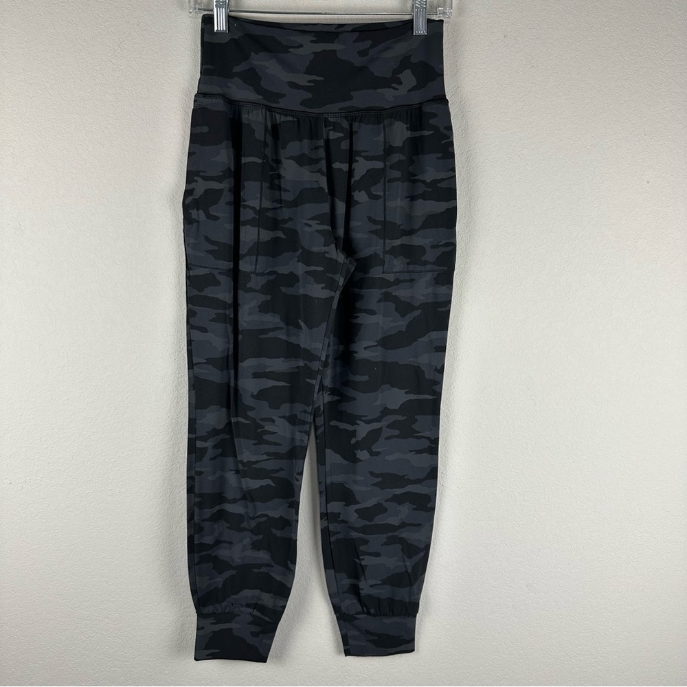 Athleta Black Camo Salutation Athletic Athleisure Jogger Joggers Pants Small